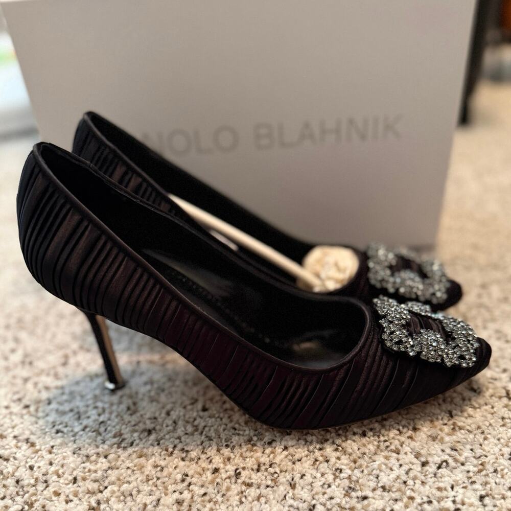 NIB Manolo Blanhnik Hangisi Pump in Black Pleated Satin, size 37.5, heel 90 mm - Picture 7 of 13